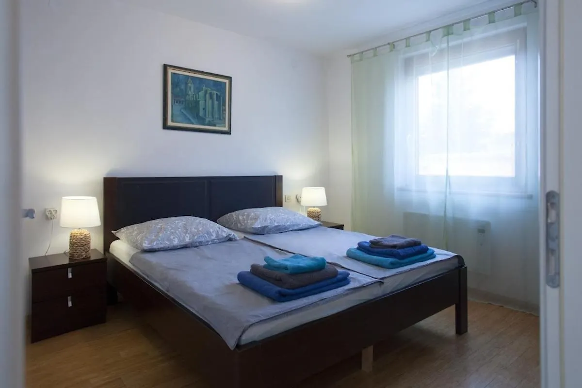 House With Pool In Marcana