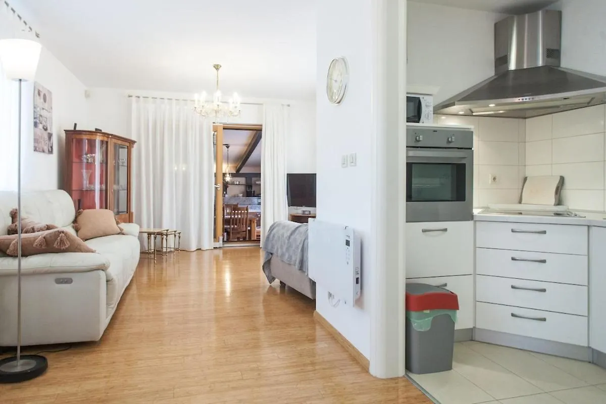 House With Pool In Marcana