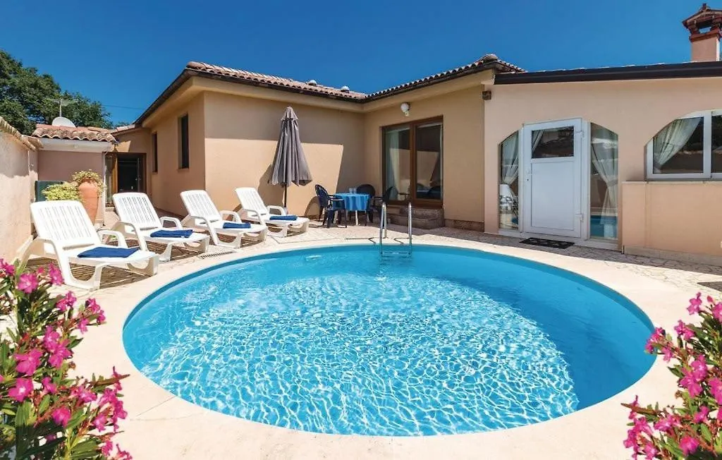 House With Pool In Marcana